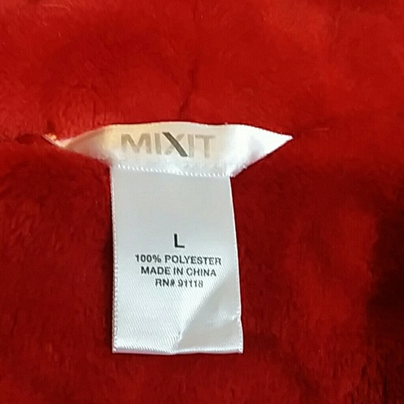 Mixit Red Plush Wrap Robe Swirls Embossed - Picture 6 of 6